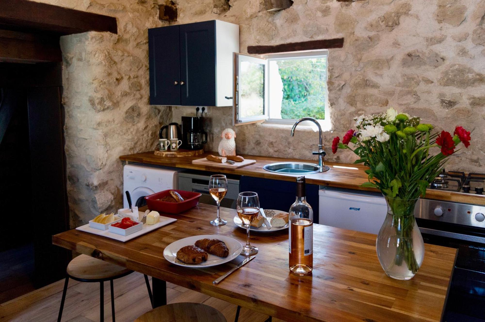 Petite Maison De Mouton Azat-le-Riz Exterior foto